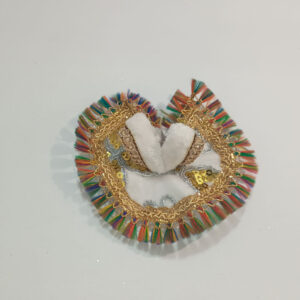 સફેદ વેલ્વેટ મલ્ટીકલર લડ્ડુ ગોપાલ પોશાક ( સાઇઝ નં- 0 )